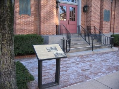 Marker in Front of the Courthouse image. Click for full size.