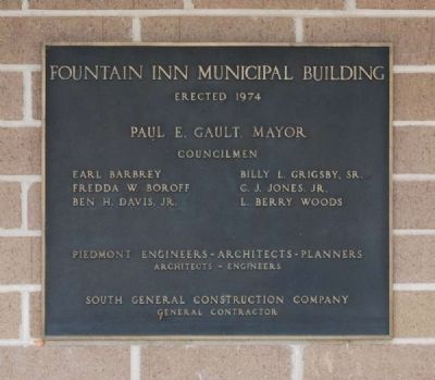 Fountain Inn Municipal Building Plaque<br>Located Behind the Monument image. Click for full size.