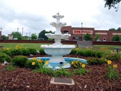 Mrs. Emmie Fulmer Marker and Fountain. Click for full size. Mrs. Emmie Fulmer Marker and Fountain image. Click for full size.
