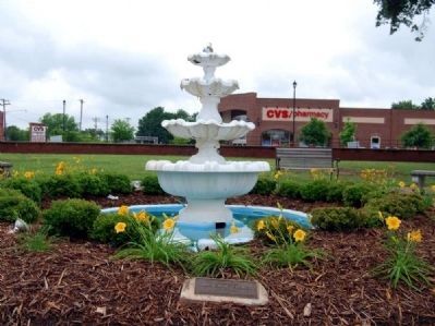 Mrs. Emmie Fulmer Marker and Fountain image. Click for full size.