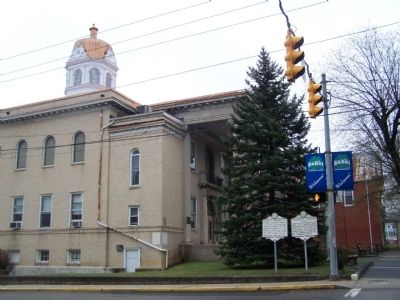 Hampshire County Courthouse image. Click for full size.