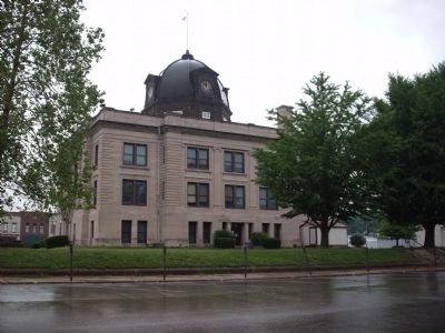 South / East Corner - - Owen County Courthouse image. Click for full size.
