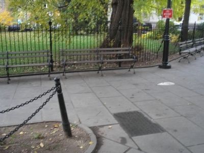 Marker in City Hall Park. Click for full size. Marker in City Hall Park image. Click for full size.