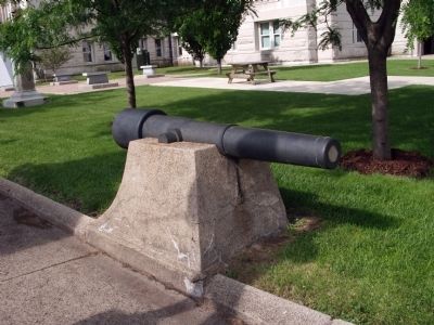 Cannon Behind (West) of Memorial. image. Click for full size.