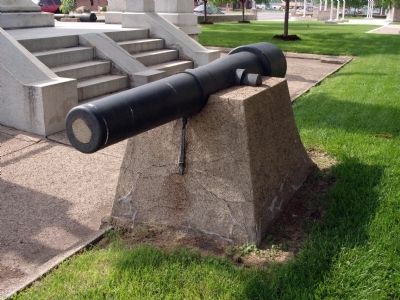 Other View - - Cannon Behind (West) of Memorial. image. Click for full size.
