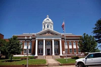 Barrow County Courthouse image. Click for full size.