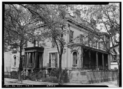 Old Sorrel–Weed House, view of entrance, portico and balcony image. Click for more information.