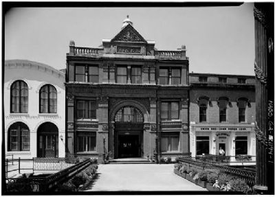 Old Savannah Cotton Exchange image. Click for more information.