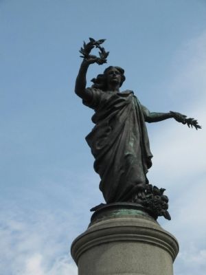 The statue on top of the Monument image. Click for full size.