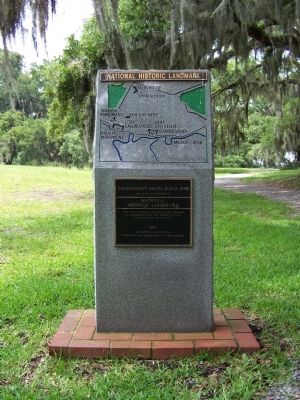 Charlesfort-Santa Elena Site Marker image. Click for full size.