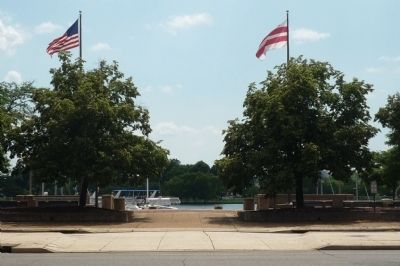 View from Escape from Slavery Marker toward Potomac River marina image. Click for full size.