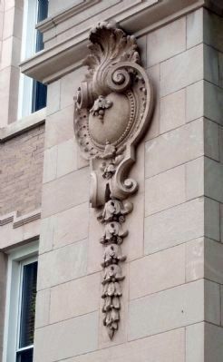 Left Side of Monroe Street Entrance to Courthouse image. Click for full size.