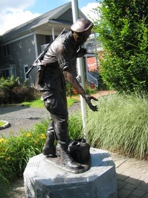 Sgt. Larry W. Maysey Statue image. Click for full size.