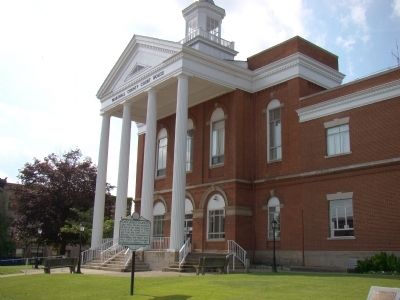 Marshall County Court House and Marker image. Click for full size.