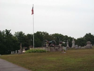 Wide Left Front View - - In Memory of Heroes 1861 - 1865 Memorial image. Click for full size.