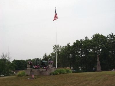 Wide Right Front View - - In Memory of Heroes 1861 - 1865 Memorial image. Click for full size.