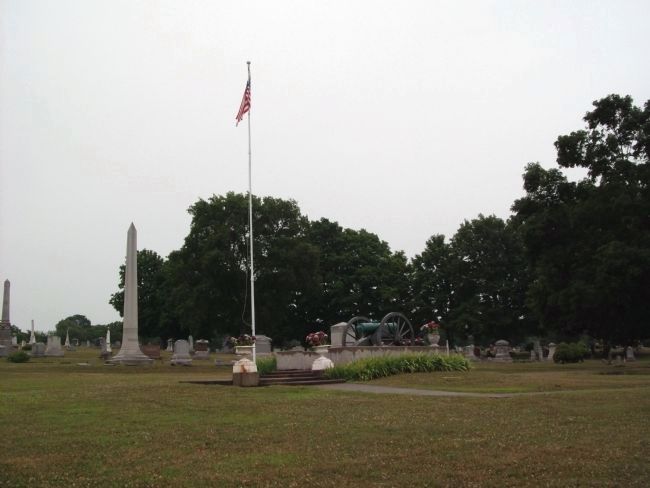 Wide Right Rear View - - In Memory of Heroes 1861 - 1865 Memorial image. Click for full size.