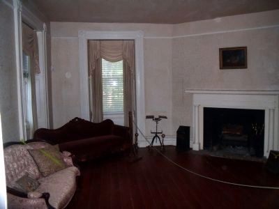 Front room (left) image. Click for full size.