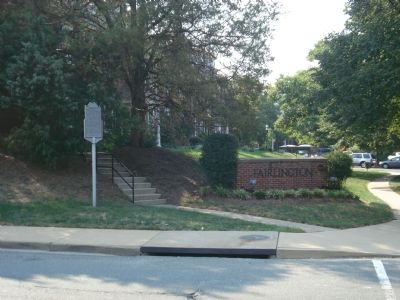 The Fairlington Marker at an entrance to Fairlington image. Click for full size.