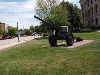 Full Right View - - Spanish American War Veterans Gave Their Cannon Marker image. Click for full size.