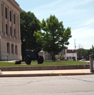Left Front View - - Spanish American War Veterans Gave Their Cannon Marker. Click for full size. Left Front View - - Spanish American War Veterans Gave Their Cannon Marker image. Click for full size.