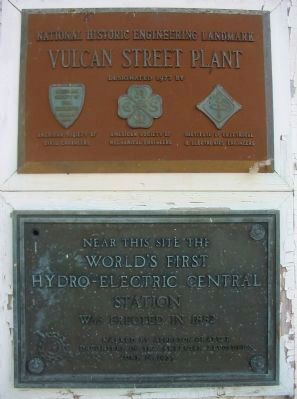 Plaques on Building image. Click for full size.
