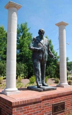 Lawrence Peter Hollis Statue and Columns image. Click for full size.