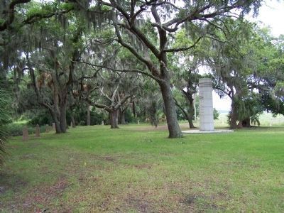 Fort San Marcos & The Ribaut Monument, wide view image. Click for full size.
