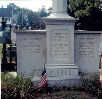 Closeup of Pierce's Gravestone image. Click for full size.