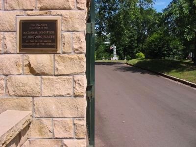 Cemetery Entrance Plaque image. Click for full size.