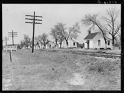 Railroad work crew houses near Madison, Georgia image. Click for more information.