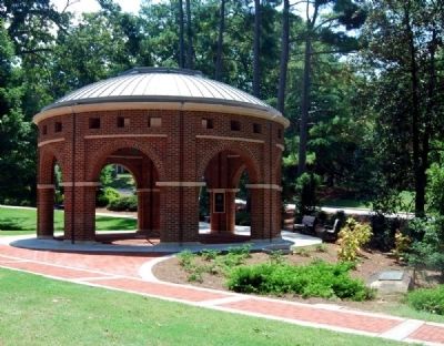 Clemson College World War I Memorial and<br>The President's Park Rotunda. Click for full size. Clemson College World War I Memorial and<br>The President's Park Rotunda image. Click for full size.
