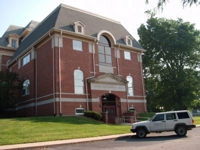 Other View - - Benton County Courthouse image. Click for full size.
