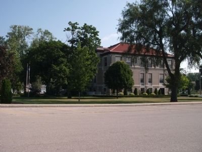 South/West Corner - - Newton County Courthouse image. Click for full size.