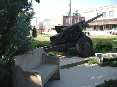 Field Piece - and - Bench of War Memorial - Pocket Park image. Click for full size.
