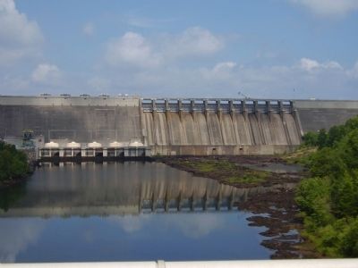 Hartwell Dam. Click for full size. Hartwell Dam image. Click for full size.