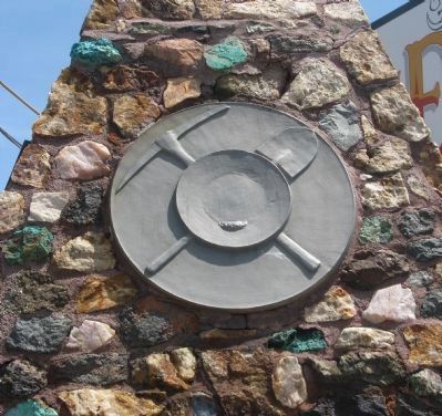 Artwork/Sculpture on Front of Monument image. Click for full size.