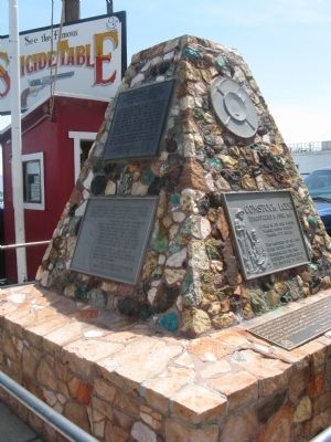 Front (West) and North Side of Monument image. Click for full size.