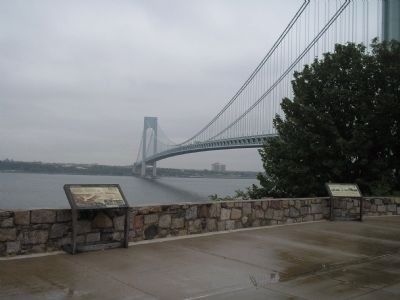 Markers at Fort Wadsworth image. Click for full size.