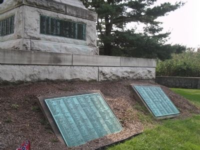 Right Side of Monument image. Click for full size.