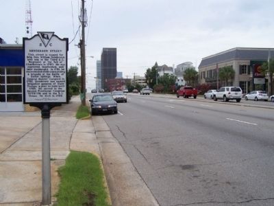 Henderson Street Marker, looking westward along Gervais Street. image. Click for full size.