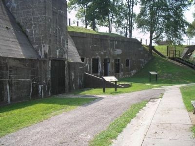 Markers in Fort Mott. Click for full size. Markers in Fort Mott image. Click for full size.