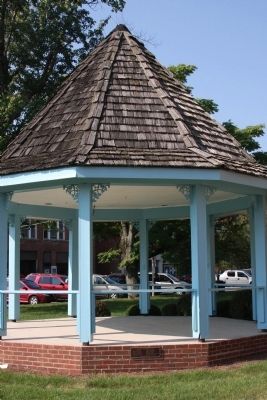 "Gazebo" on South Lawn of Courthouse image. Click for full size.