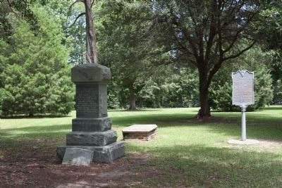 D.A. R. Battle of Eutaw Monument with the Grave of Major Majoribanks Marker image. Click for full size.