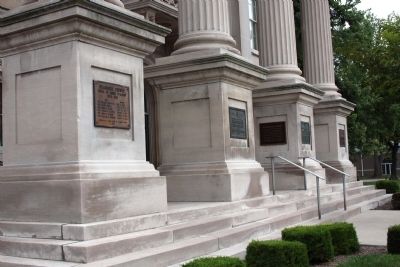 Front Pillars of the Courthouse have War Memorial Plaques. Click for full size. Front Pillars of the Courthouse have War Memorial Plaques image. Click for full size.