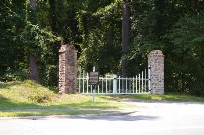 Georgia Warm Springs Foundation Gates and Marker image. Click for full size.