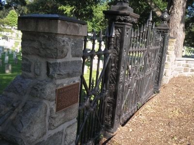 Northern Cemetery Gates image. Click for full size.