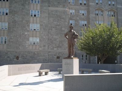 Douglas MacArthur Monument image. Click for full size.