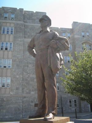 Closeup of MacArthur Statue image. Click for full size.