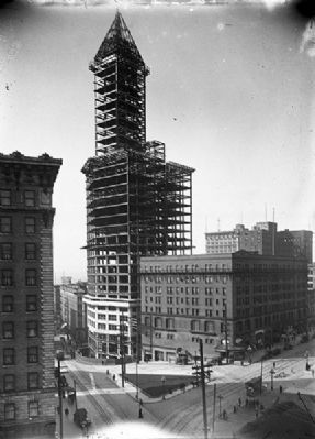 Smith Tower under construction - 1913 image. Click for full size.
